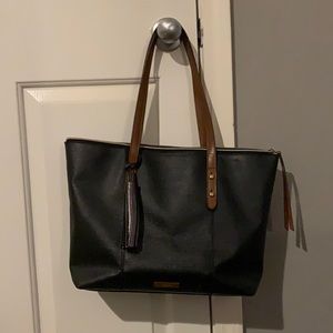 Gently used fossil tote. Minor wear on bottom, noted in picture.